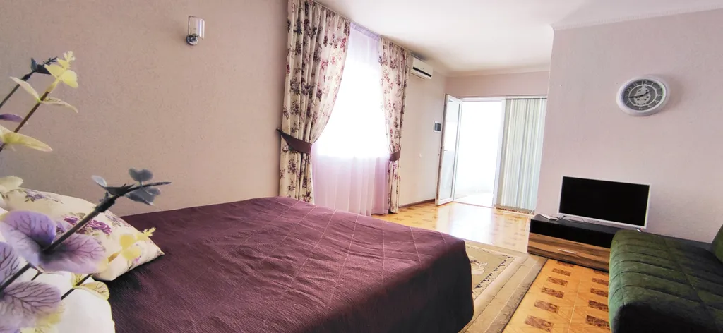 Коттедж с видом на бассейн