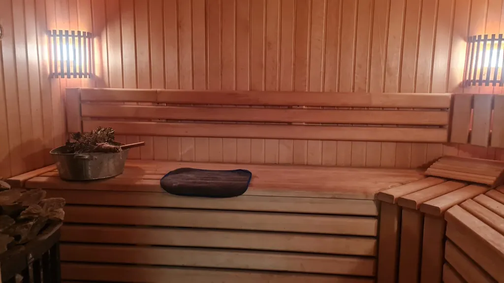 Дом с баней на берегу озера