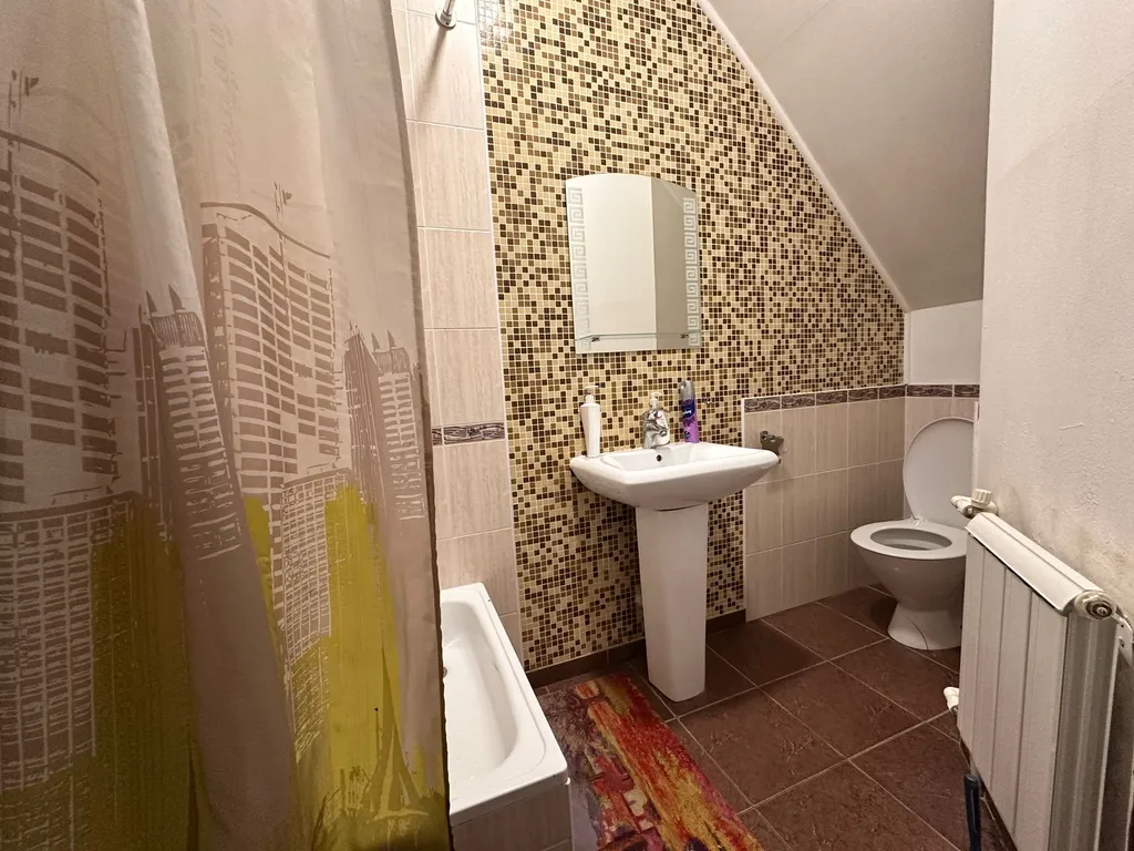 Большой дом с баней, бассейном, мангалом и парковкой