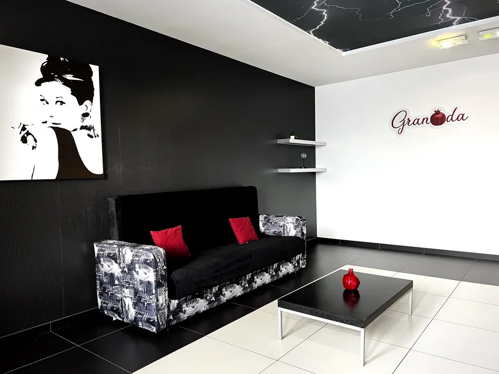 Стильная двухкомнатная квартира с разделенными комнатами в районе ГГМ