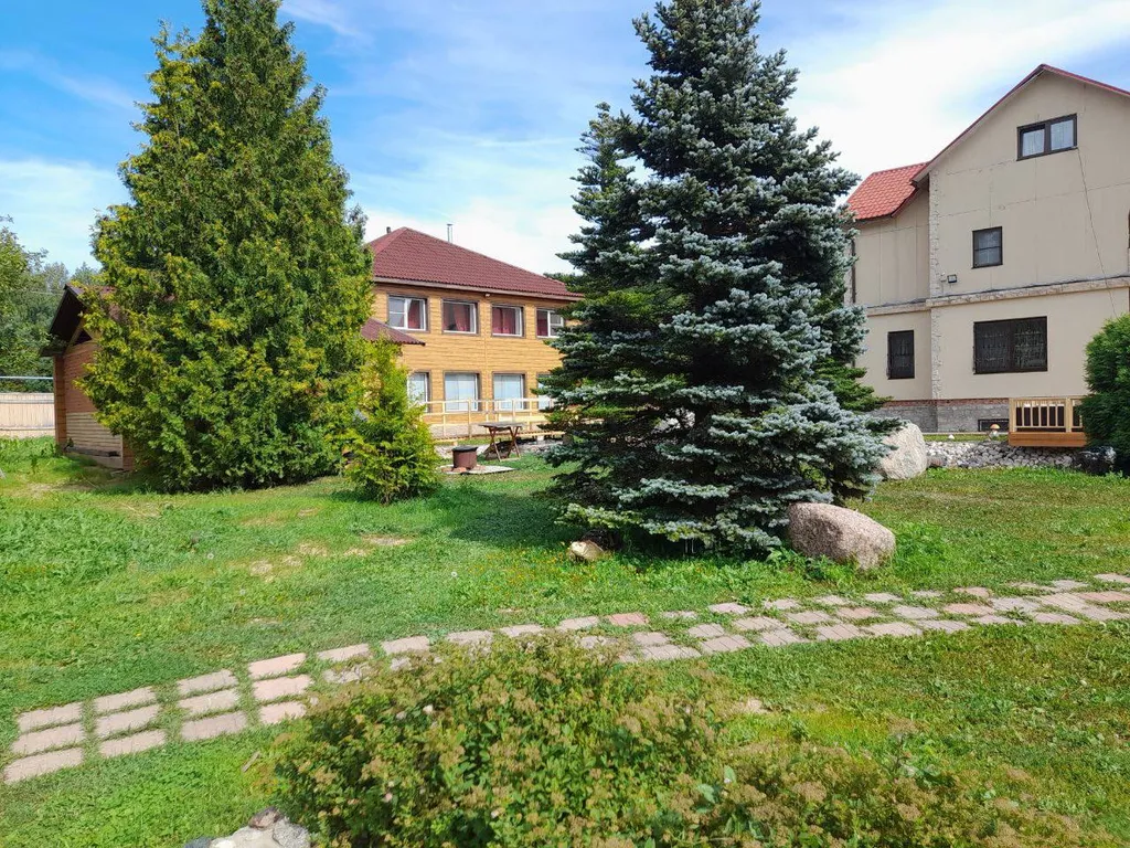 Дом с баней, бассейном и караоке