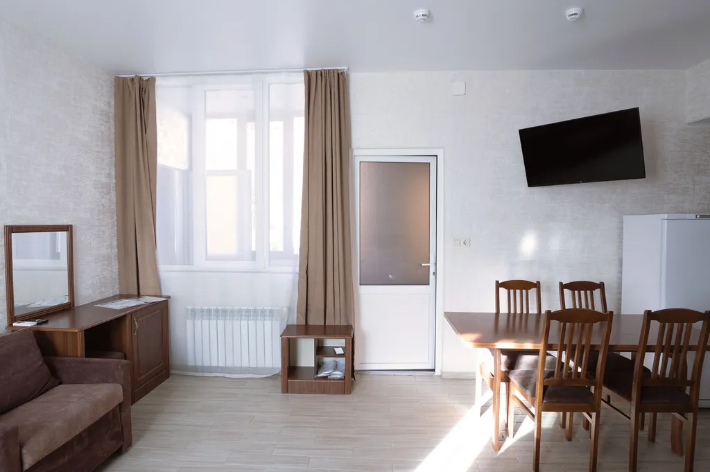 Апартаменты вид на горы с бассейном