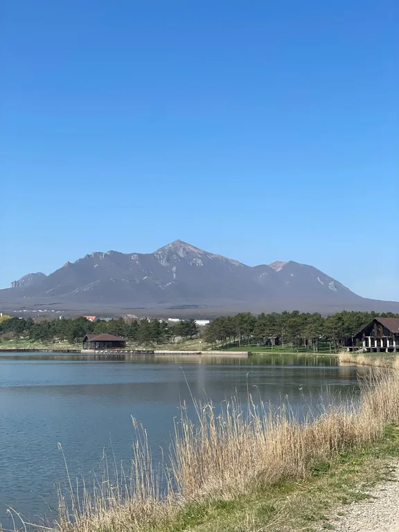 Уютная квартира в новом доме с лифтом с видом на гору