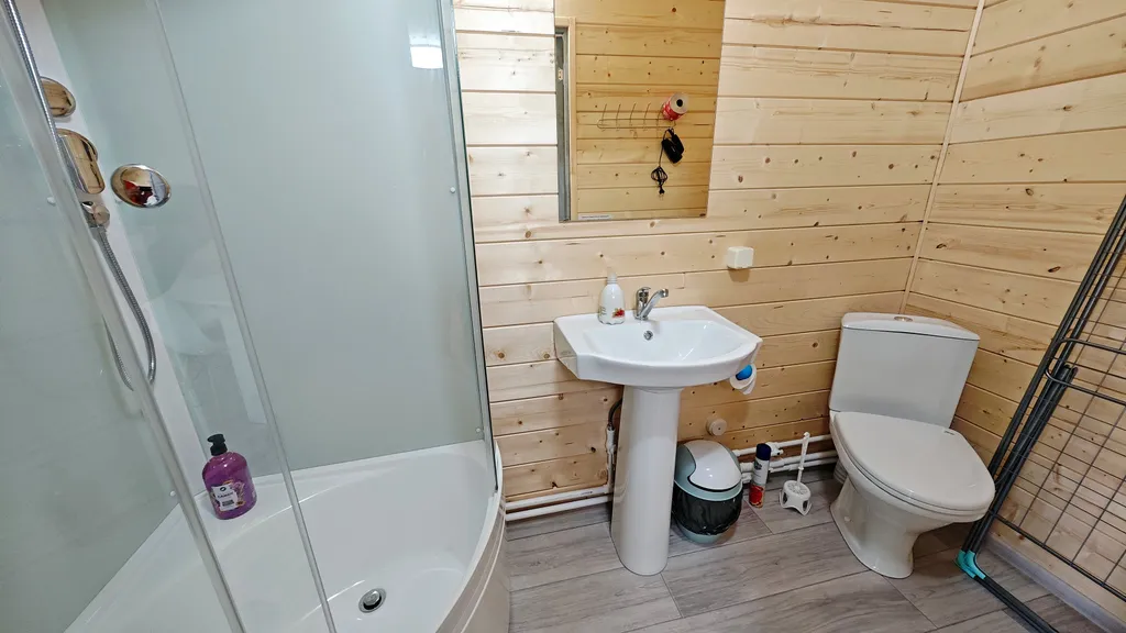 Изумрудная студия люкс с собственной террасой и отдельным входом