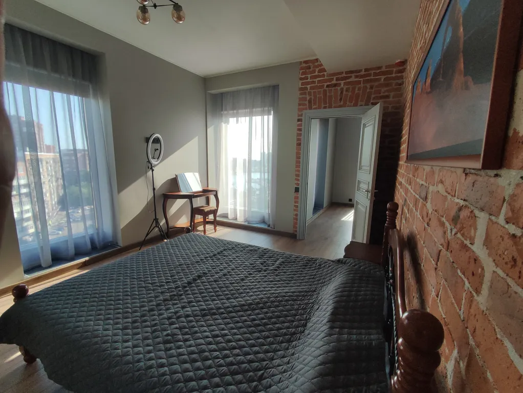 Апартаменты с видом на море, в элитном небоскрёбе, в центре города