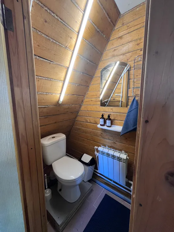 Дом в самом центре горы, 300 метров до подъёмника