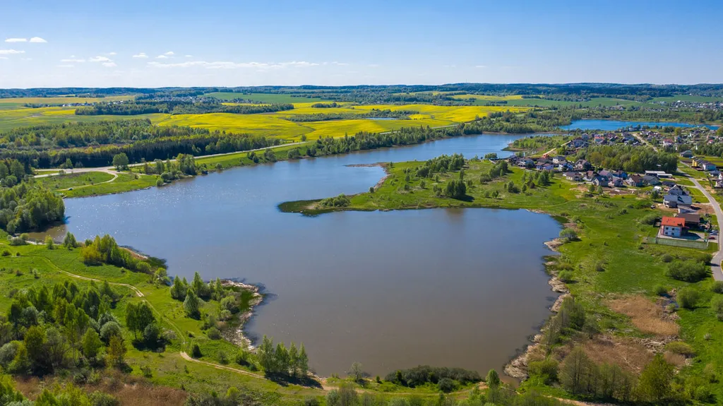 Шале с бассейном и видом на озеро
