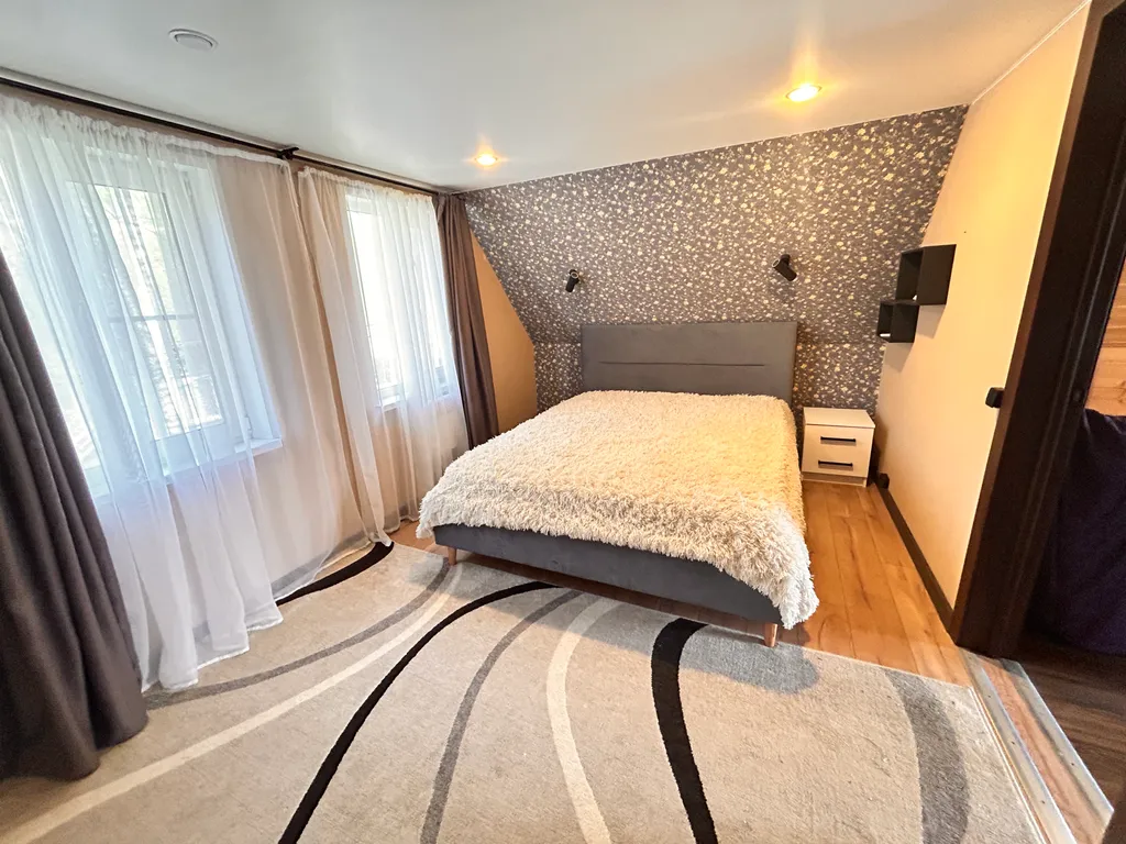 Загородный дом с беседкой