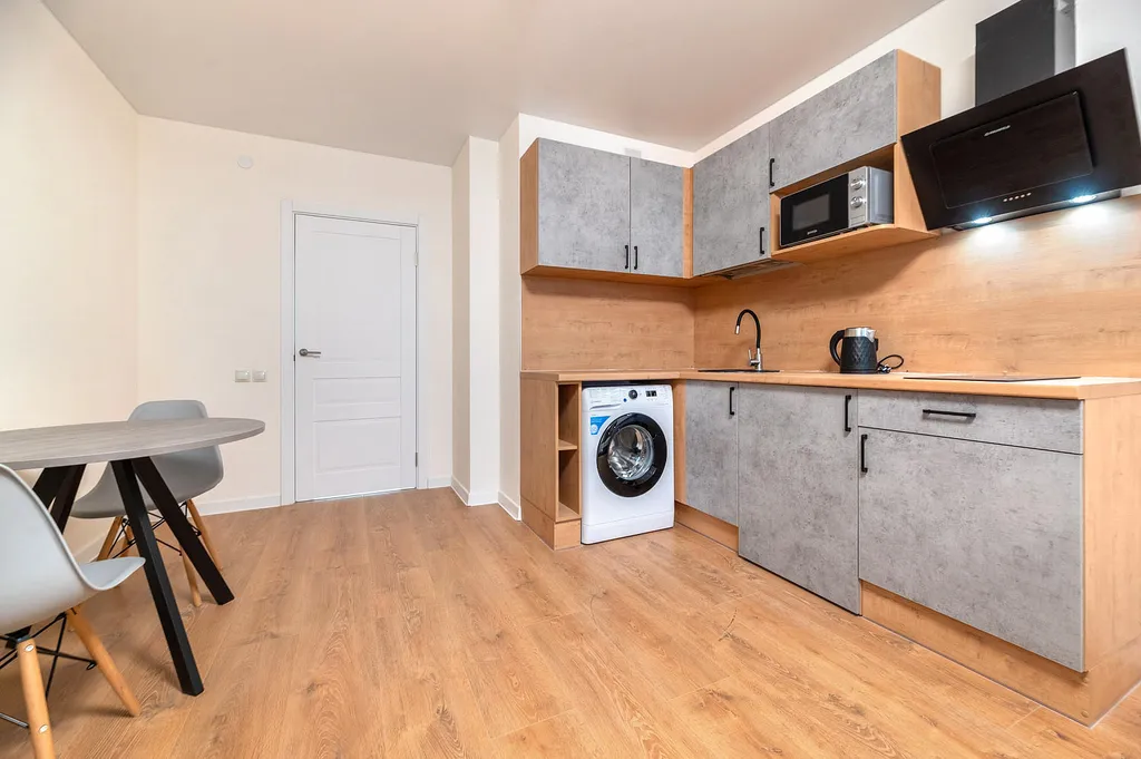 Студия у аллеи фонтанов и парка