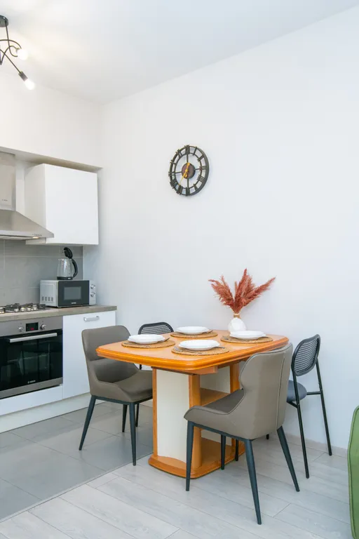 Уютные апартаменты с видом на колесо обозрения и город