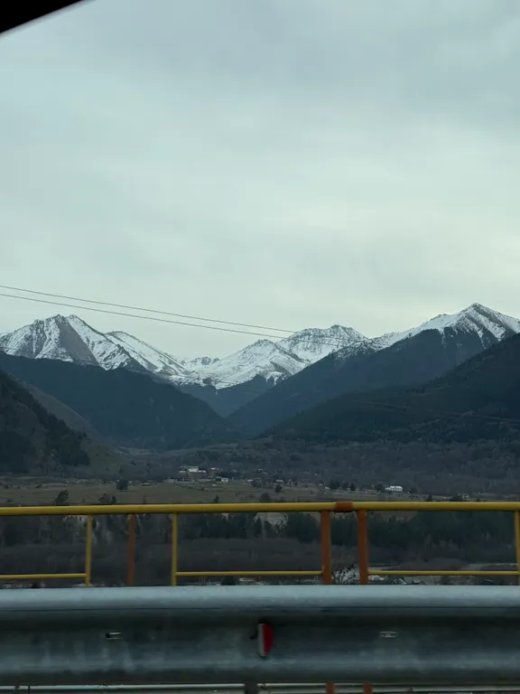 Уютная квартира с видом на горы, всё в шаговой доступности