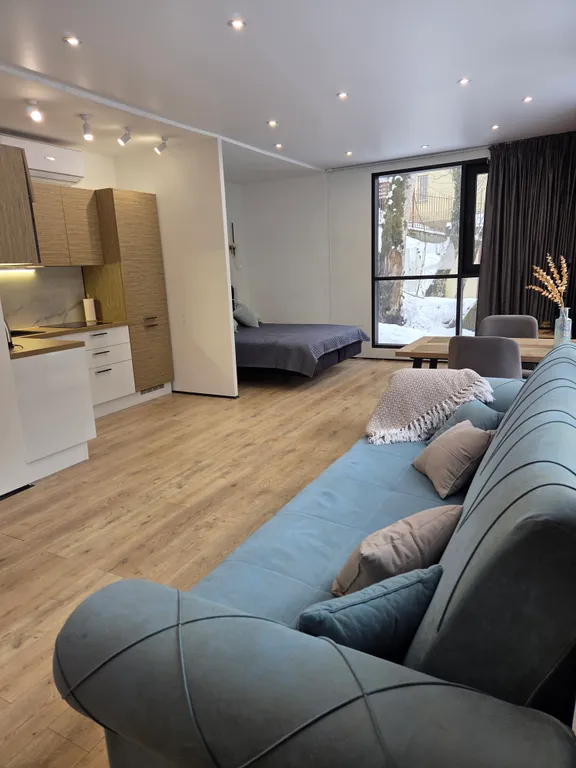 Новый дом с панорамными окнами у леса, в 5 минутах до канатных дорог