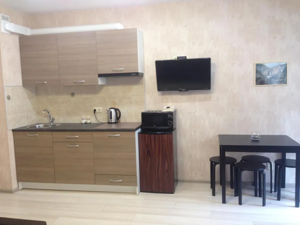 Сто метров до метро Космонавтов