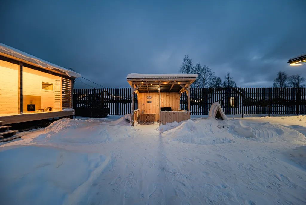 Новый дом с большим столом, кинотеатром, баней