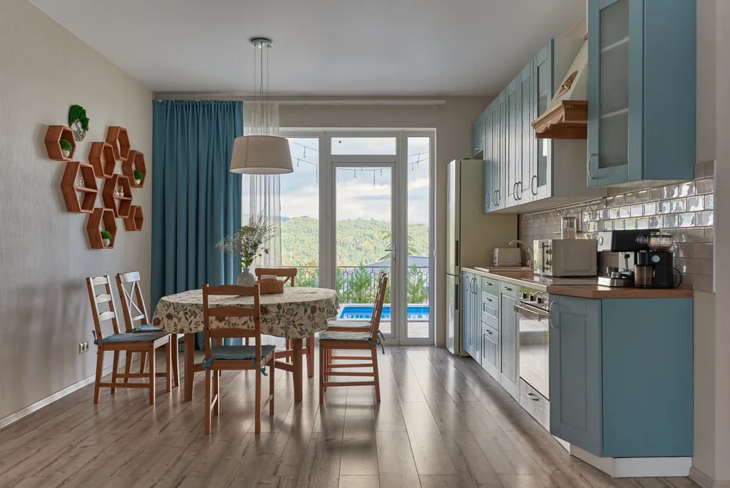 Видовой коттедж с бассейном и сауной