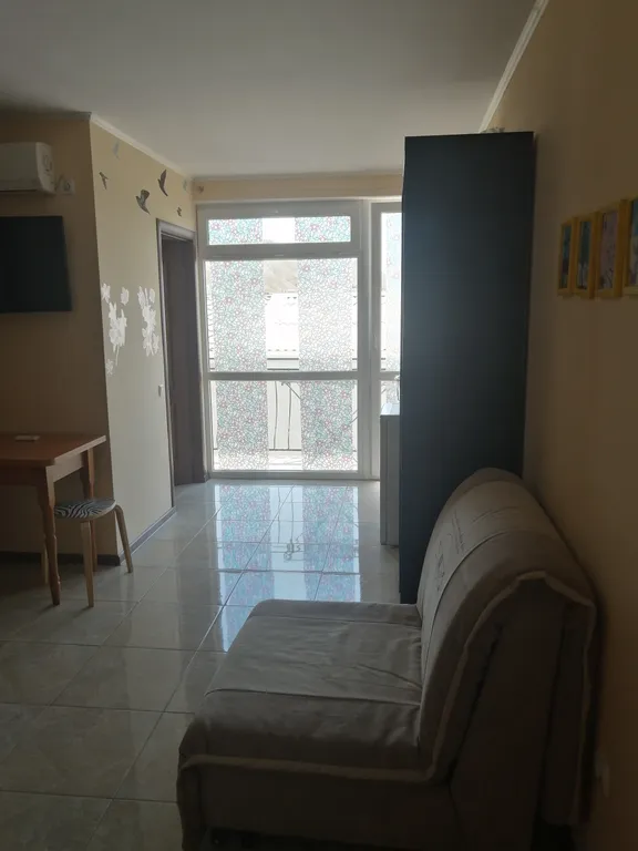 Квартира Номер с кухней возле моря — аренда посуточно в Орджоникидзе