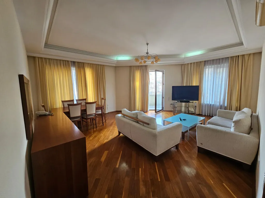 Квартира около кинотеатра Низами — аренда посуточно в Баку