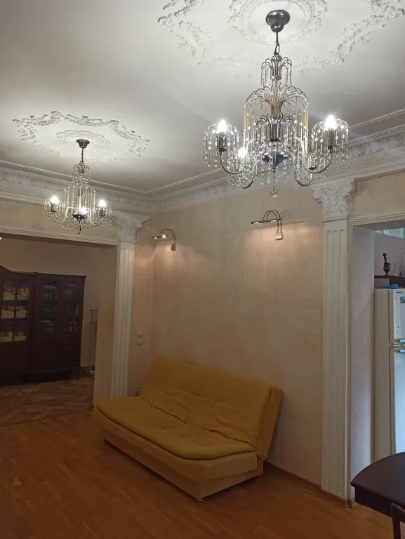 Квартира с оригинальным классическим ремонтом рядом с морем в центре