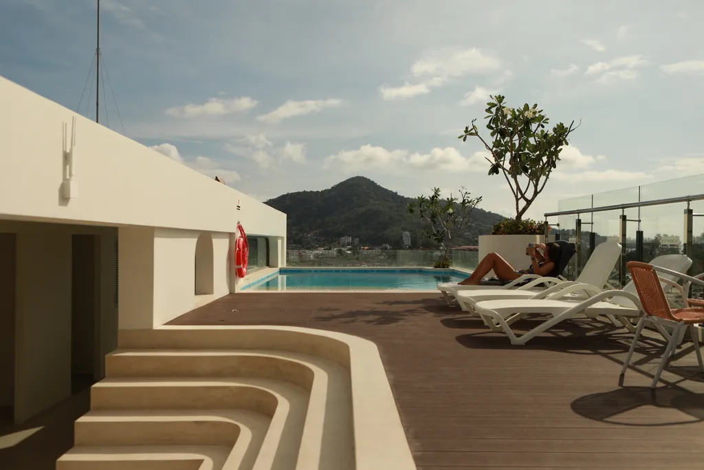 Супер однушка у моря с бассейном и спортзалом, тихое милое место