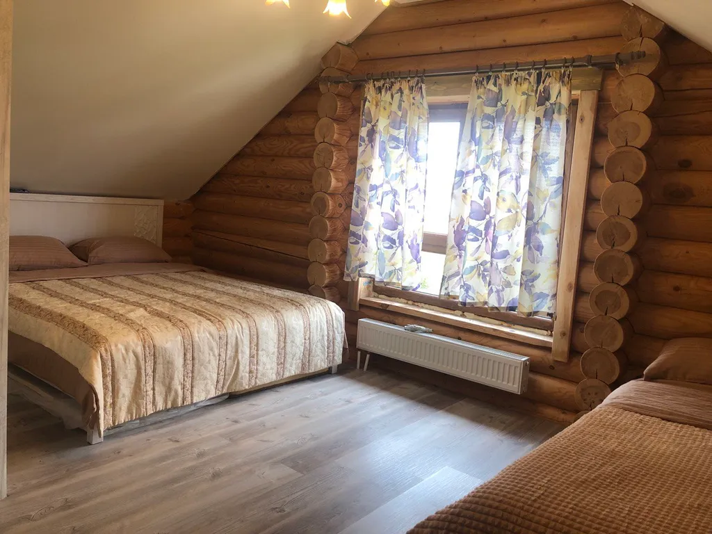 Дом из дерева у моря