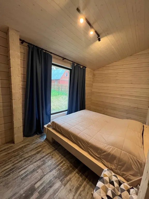 Сказочное шале в лесу