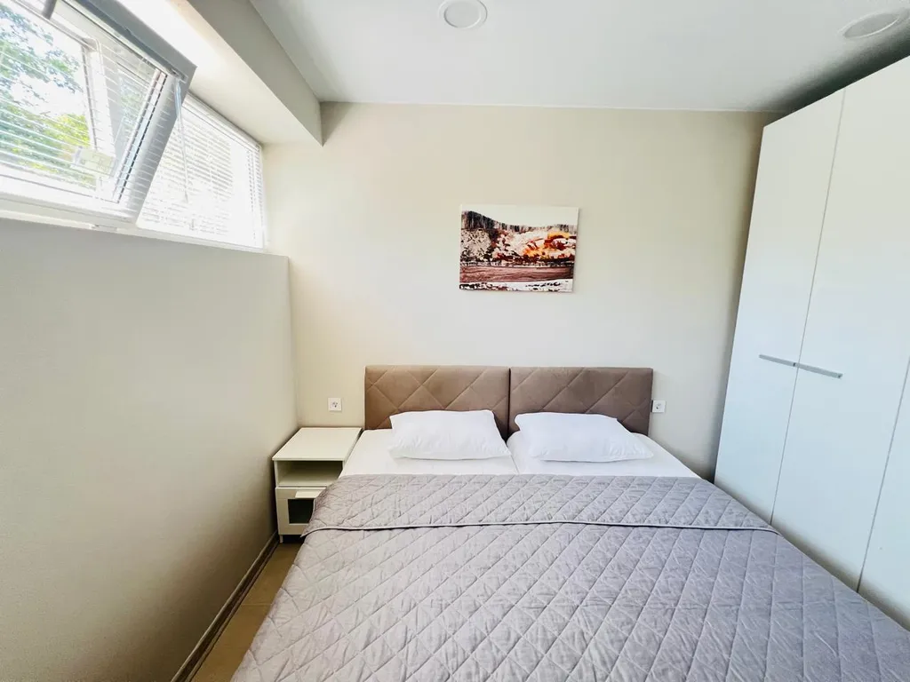 Квартира с бассейном на территории