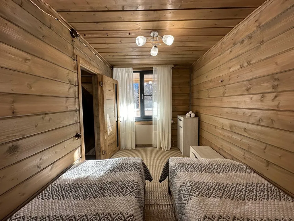 Большой дом с тремя спальнями,  Дом 3