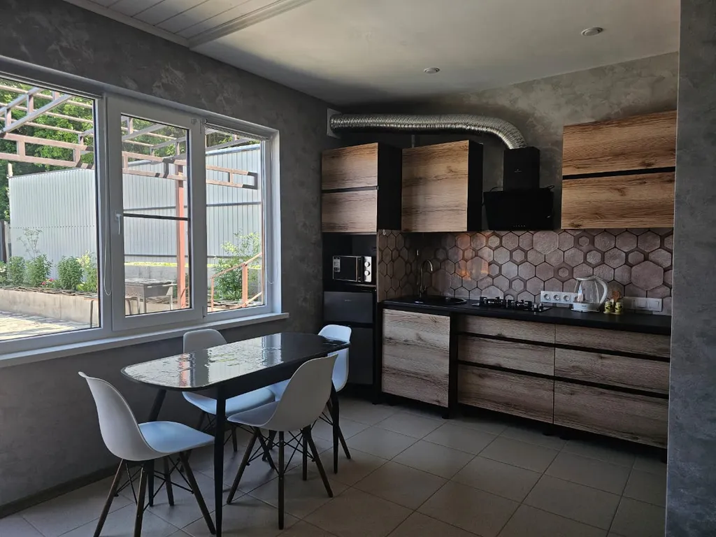 Дом с бассейном