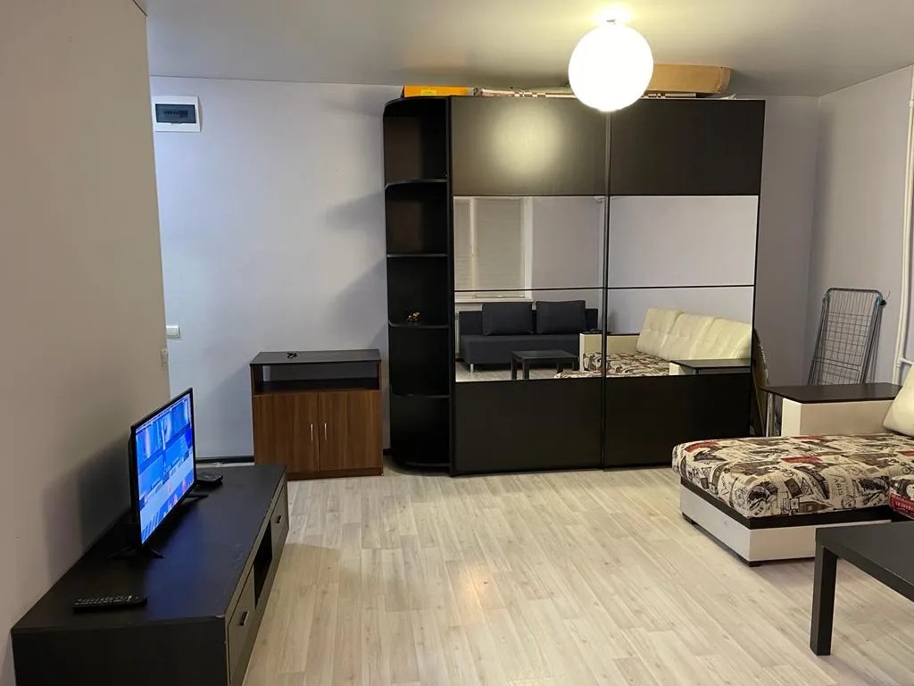 Уютная студия, после ремонта на Вятской/Днепровском