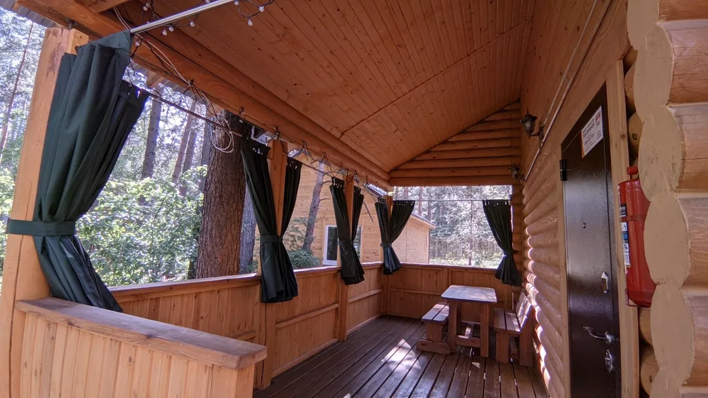 Дом Изумруд в лесу