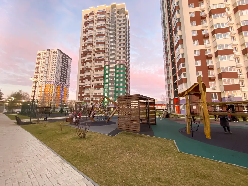 Квартира с большим ТВ у Суворовского училища