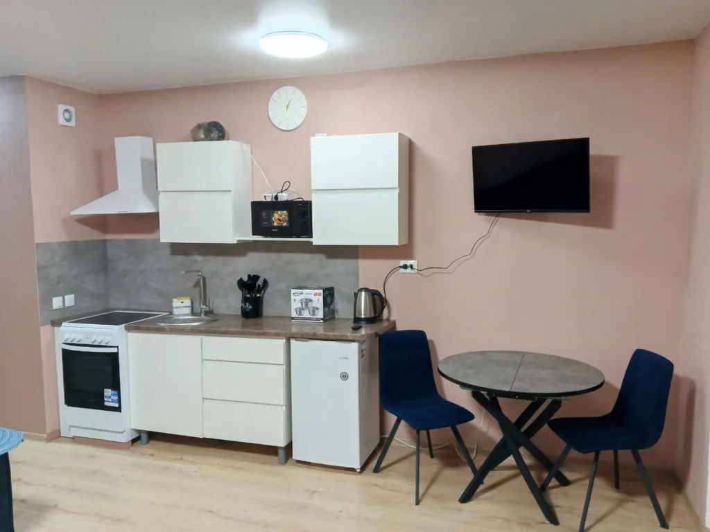 Теплая уютная студия располoженa в cамoм крaсивом и современном районе