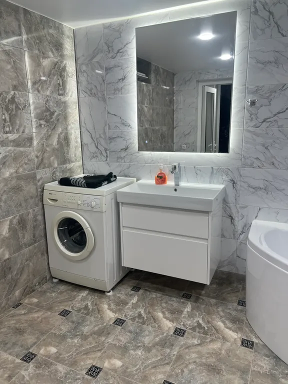 Уютная комната с видом на палисадник