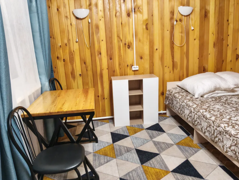 Благоустроенный 2-х местный номер с одной большой кроватью