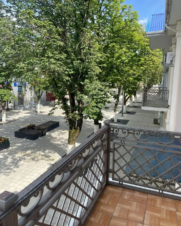 Квартира Люкс 10 двухкомнатный номер с балконом — Лабинск