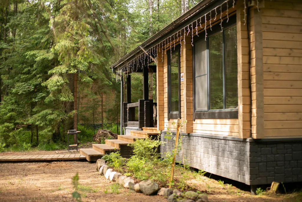 Дом на 6 человек в лесу на берегу озера