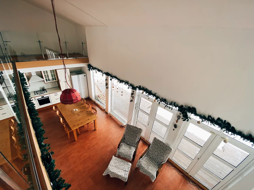 Тёплый коттедж у воды