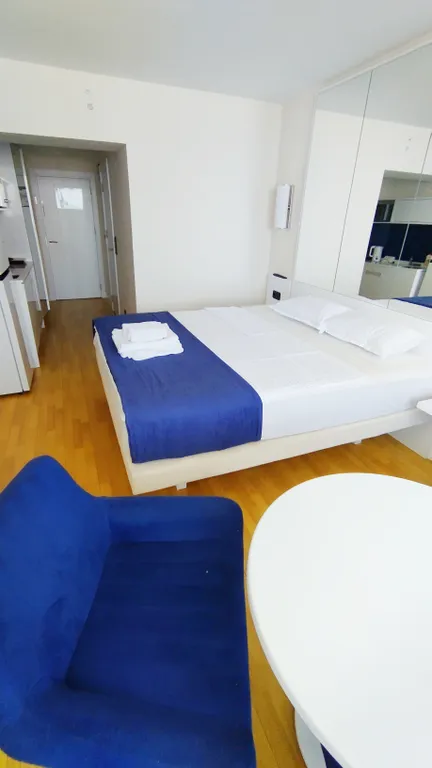 Студия над облаками с видом на море