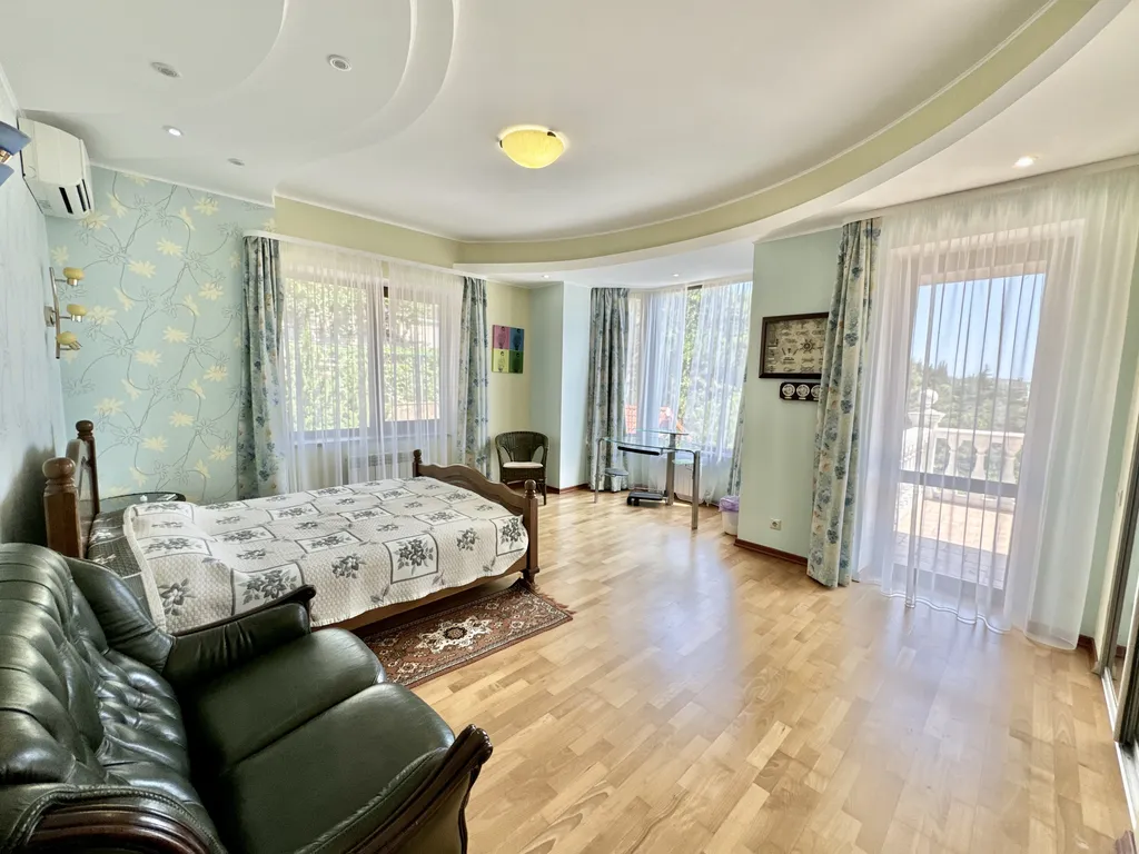 Шикарный дом в заповедной зоне в Ялте