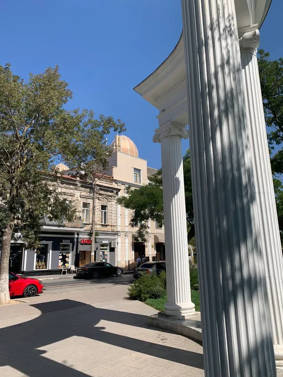 Апартаменты в трёх уровнях у моря