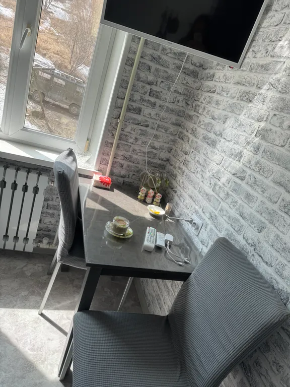 Просторная двухкомнатная квартира с видом на Мишенную сопку