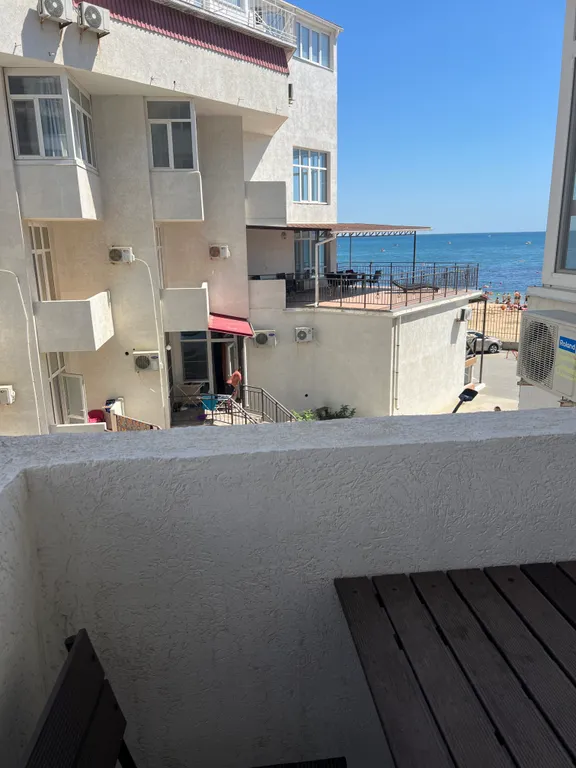 Просторная квартира-студия на берегу моря