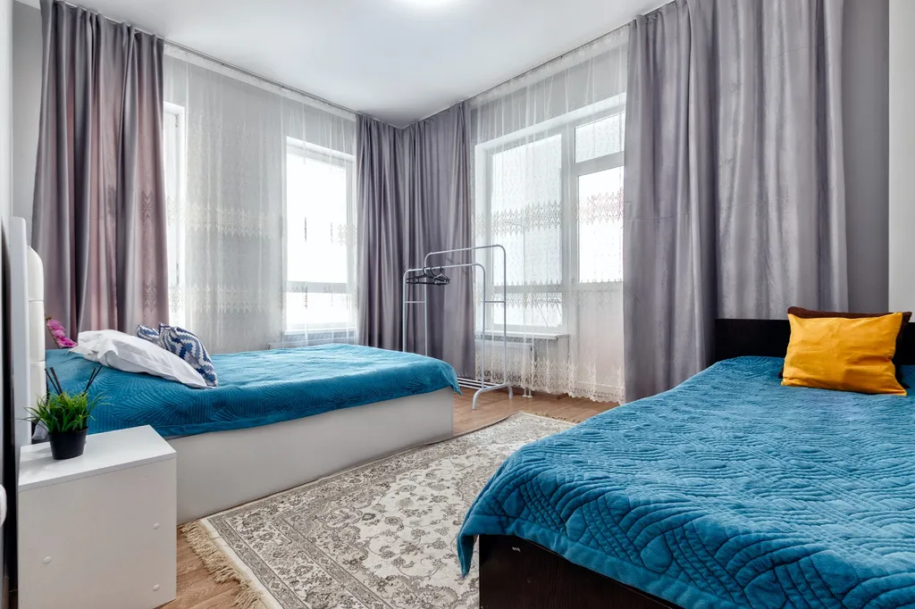 Уютная трехкомнатная квартира с тремя двухспальными кроватями на Экспо