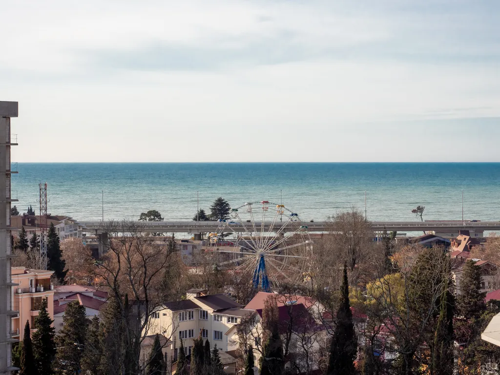 Квартира в Сочи с балконом, ровное место, вид на море, центр Хосты
