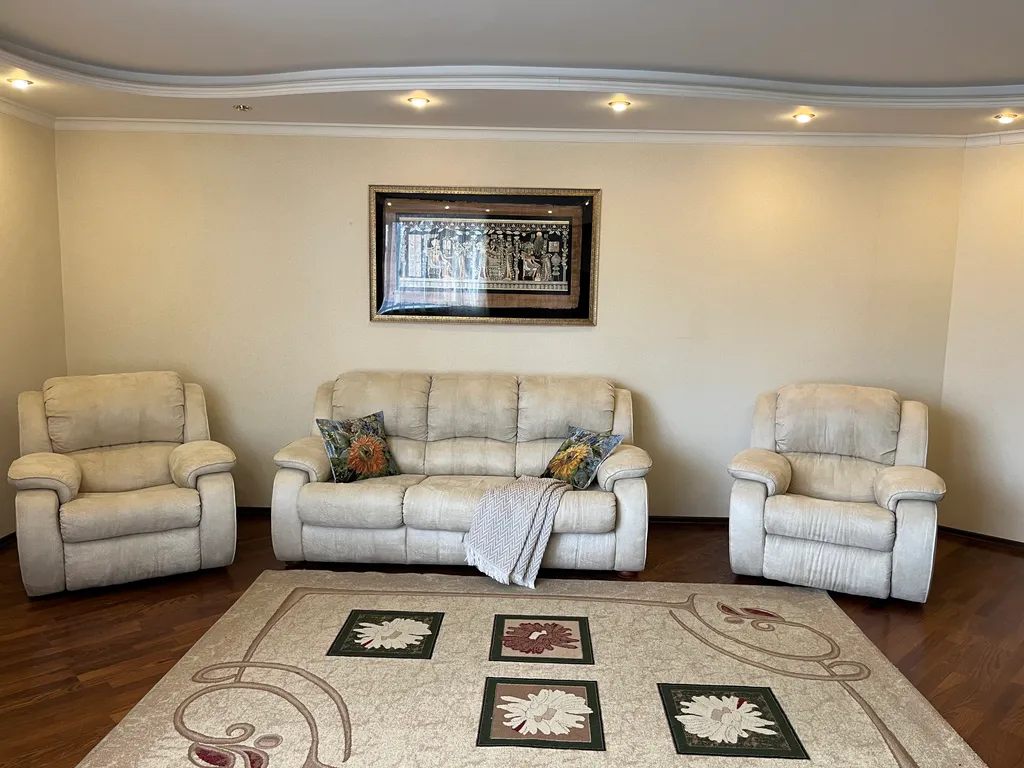 Большая уютная трехкомнатная квартира в тихом месте