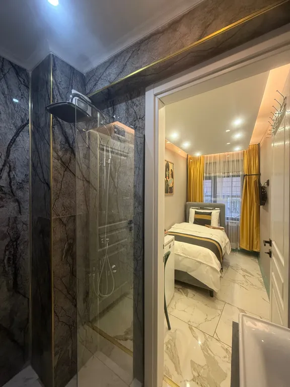 Номер рядом со станцией метро Таксим