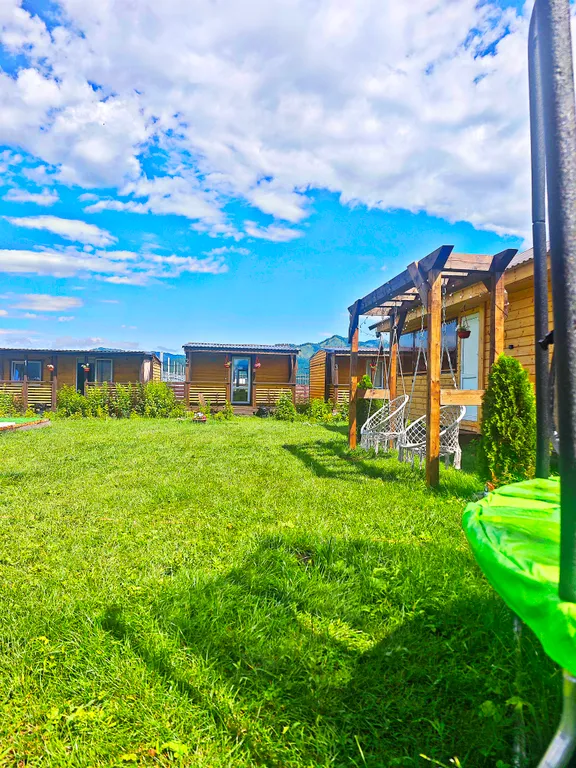 Домик с видом на горы