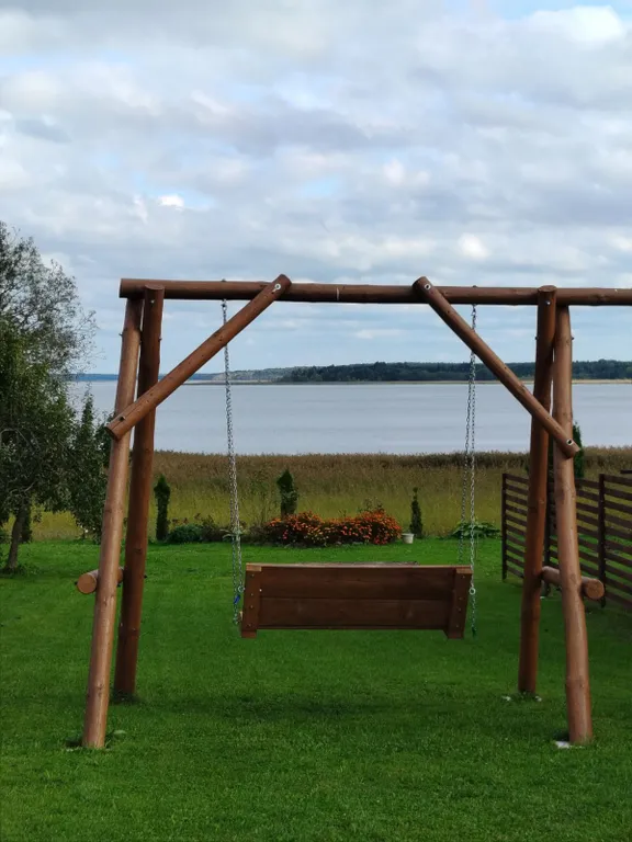 Дом с красивым видом на озеро Дривяты