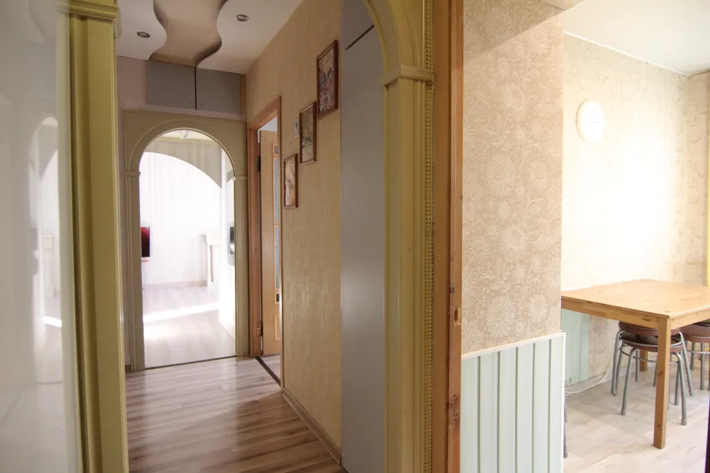 Трёхкомнатная квартира класса стандарт в спальном районе города