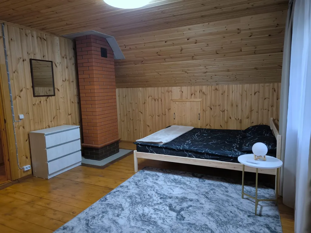 Новый бревенчатый дом в центре